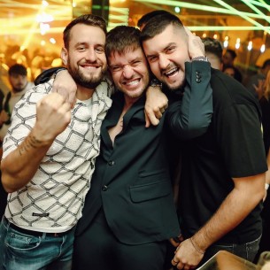 Influenser pucao iz pištolja na bratovoj svadbi pa završio na sudu