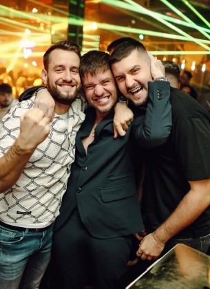 Influenser pucao iz pištolja na bratovoj svadbi pa završio na sudu