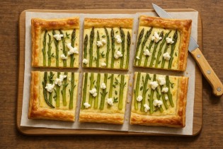 Slani tart sa šparogama i sirom koji izgleda kao iz restorana, a pravi se za manje od sat vremena
