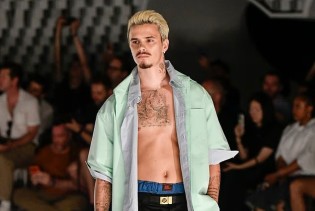 Romeo Beckham prošetao pistom u Parizu, a uskoro ga očekuje i filmski debi