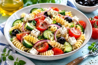 Lagana i puna okusa: Grčka salata s tjesteninom idealna je za ljetne dane