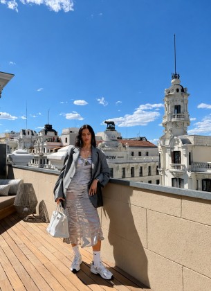 Irina Shayk uživa u Španiji: Pridružila joj se i Penelope Cruz