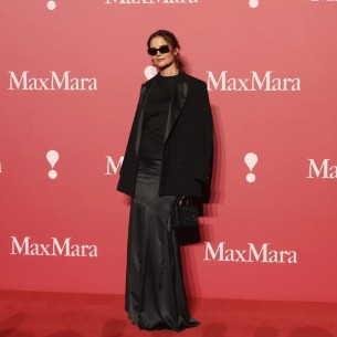Katie Holmes iznenadila modnim zaokretom: Napustila nježne tonove i prigrlila ljetni gotik stil