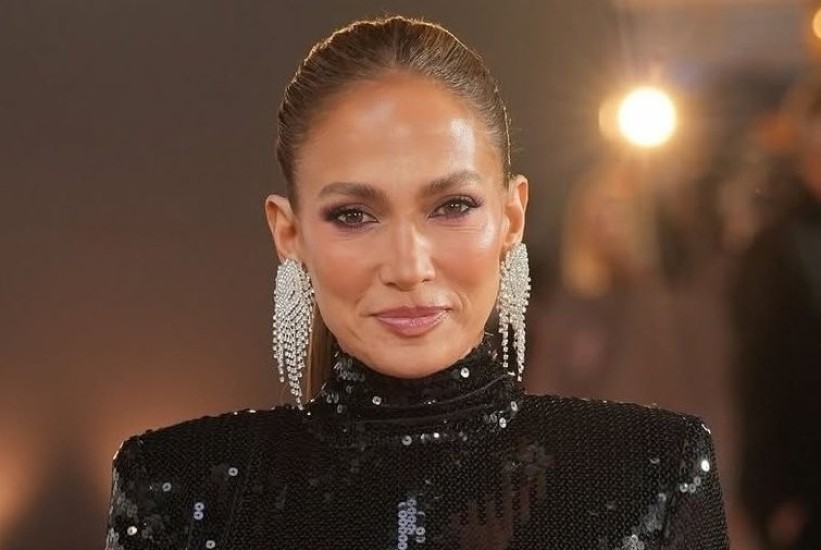 Jennifer Lopez pokazala zašto je i dalje modna ikona: Neobična haljina ukrala svu pažnju