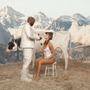 Kanye West predstavio novu pjesmu "Gemini Season": Bianca Censori muze kravu pred kamerama