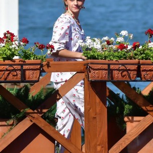 Emma Watson pokazala kako pidžama može izgledati chic i izvan spavaće sobe
