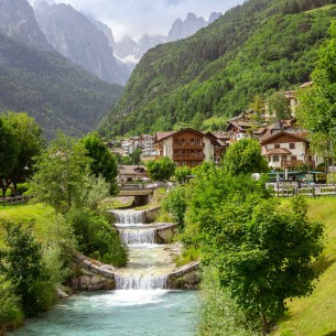 Bajkovito jezero u Dolomitima sve je popularniji izbor za vikend odmor