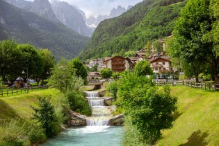 Bajkovito jezero u Dolomitima sve je popularniji izbor za vikend odmor