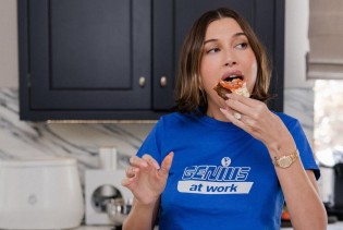 Nova viralna poslastica Hailey Bieber: Proteinska pizza koju možete napraviti bez puno truda