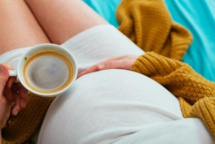 Kofein u trudnoći: Koliko je sigurno i na šta treba obratiti pažnju