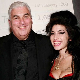 Otac Amy Winehouse tužio prijateljice svoje kćerke, pa izgubio spor i skupo platio