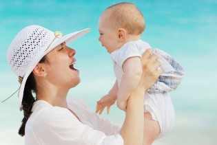 Visoke temperature mogu biti opasne za bebe: Evo kako ih zaštititi tokom ljetnih vrućina