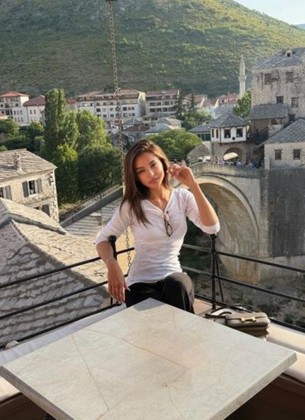 Breskvica u Mostaru: Uživala u hrani, šetnji i pogledu na Stari most