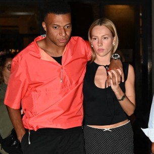 Diskretni, zaljubljeni i besprijekorno odjeveni: Mbappé i Ester pokazali zajednički modni stil