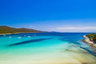 Tirkizno more i bijela obala: Zašto ovog ljeta svi pričaju o Plaža Sakarun