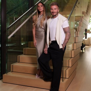 Veliki dan za Victoriju Beckham: Dok je slavila uspjeh, Brooklyn ponovo izostao