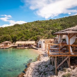 “Hidden Gem”: Do jednog od najposebnijih beach restorana na Jadranu stiže se samo morem
