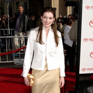 Prije glamura i luksuznih haljina: Ovako je Anne Hathaway izgledala na početku karijere