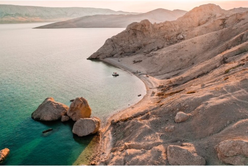 Pag krije plažu koja izgleda nestvarno, a još uvijek nije prepuna turista