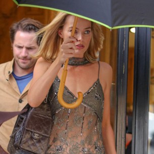 Pariz stao zbog Margot Robbie: Glumica zablistala u retro izdanju na setu novog filma