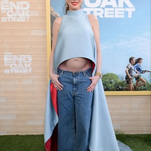 U 43. godini čeka treće dijete: Anne Hathaway zablistala na premijeri novog filma