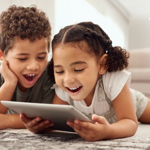 Telefon i tablet postali su dio djetinjstva, ali ovo ponašanje može biti alarm za roditelje