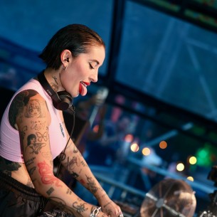 Španska DJ-ica oduševila Sarajevo, a onda uzela zastavu BiH i ogrnula se njome