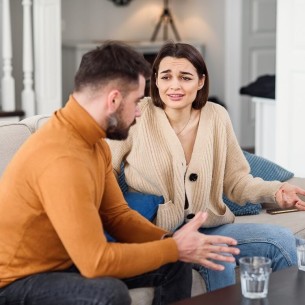 Zašto nakon svađe počnete sumnjati u sebe? Ovo može biti znak emocionalne manipulacije
