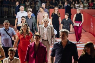 Još jedna večer filmskog glamura: Zvijezde filma "Male stvari" na crvenom tepihu SFF-a