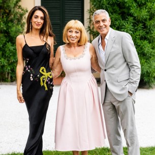 Amal Clooney zablistala u Italiji: Crna haljina imala je detalj koji je svima privukao pažnju