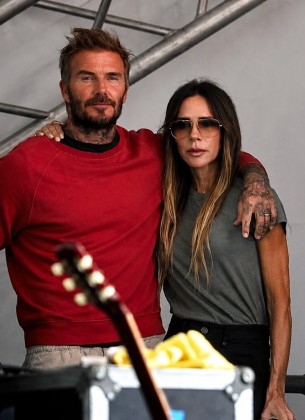 Victoria Beckham 20 godina njeguje isti festivalski stil: Na nastupu sina ponovila outfit