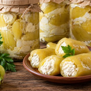 Sandžačke paprike sa sirom i pavlakom: Recept za zimnicu kojoj je teško odoljeti