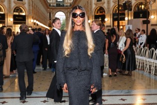 Naomi Campbell više nije brineta: Pogledajte njenu potpuno novu frizuru