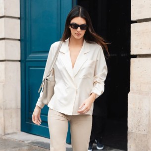 Od glave do pete u bež: Kendall Jenner pokazala jednostavan, ali efektan stajling