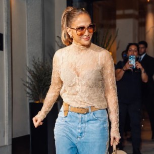 Jennifer Lopez već nosi trend iz 70-ih koji će obilježiti ovu jesen