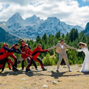 Mladenci na Prenju i susret koji je pretvoren u posebnu fotografiju