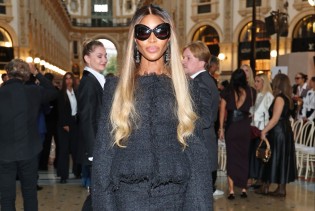 Naomi Campbell više nije brineta: Pogledajte njenu potpuno novu frizuru