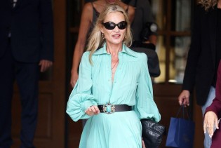 Ostavila leopard uzorak kod kuće: Kate Moss iznenadila odabirom za Parišku sedmicu mode