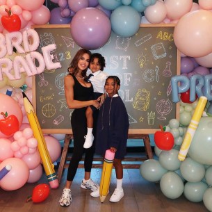 Khloé Kardashian podijelila emotivnu fotografiju na instagramu sa kćerkom i sinom
