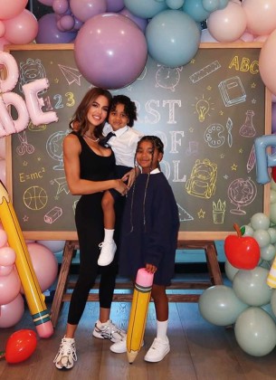 Khloé Kardashian podijelila emotivnu fotografiju na instagramu sa kćerkom i sinom