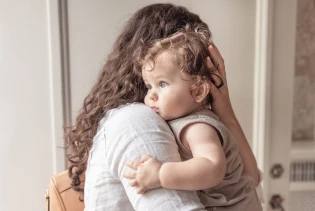 Dijete teško podnosi kada mama ili tata odu: Evo kako da mu olakšate taj period