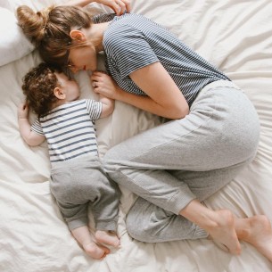 Najsigurnije mjesto za bebu tokom noći možda nije vaš krevet: Evo šta preporučuju stručnjaci