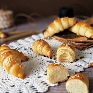 Napravite ih jednom i stalno ćete im se vraćati: Recept za savršeno mekane kiflice