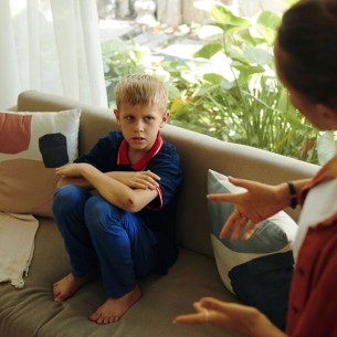 Teško vam je tražiti pomoć ili reći "ne"? Ovakvo odrastanje može ostaviti trag