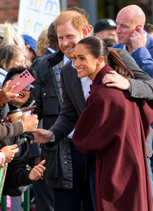 Harry i Meghan ponovo u ulozi kraljevskog para? Njihova posjeta izazvala brojne reakcije