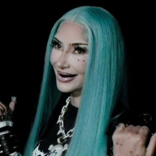Kim Kardashian iznenadila transformacijom sa plavom kosom i pirsinzima