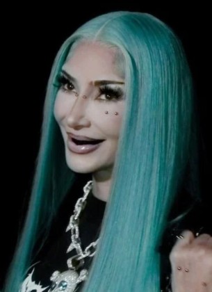 Kim Kardashian iznenadila transformacijom sa plavom kosom i pirsinzima