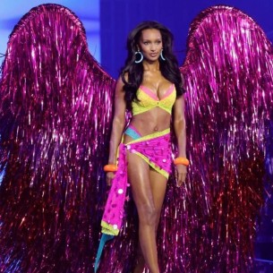Jasmine Tookes ima savršeno oblikovane noge, a za ovaj trening potrebno je samo nekoliko vježbi