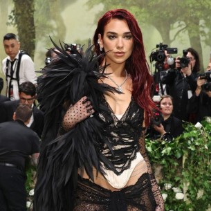 Dua Lipa zna nešto što mnoge žene tek otkrivaju: Njena modna izdanja govore više od riječi
