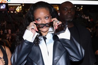 Rihanna ima novi trik za make-up, a crvena boja nikad nije izgledala ovako dobro